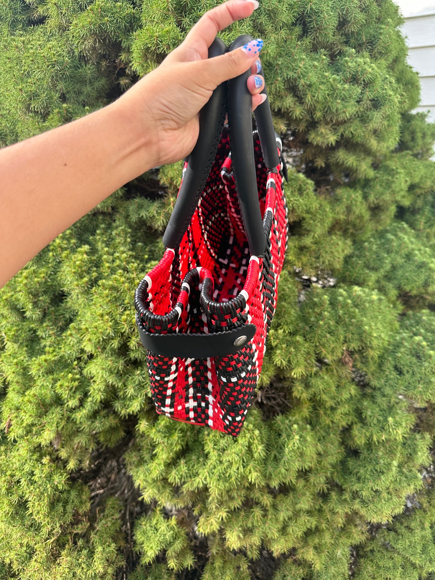 Jessi - Bolsa de Plástico- Black, White & Red Striped